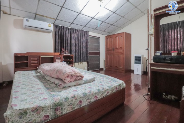 *****ทาวน์เฮ้าส์มือสองนนทบุรี เนื้อที่ 35 ตร.ว. ทำเลใกล้สนามบินดอนเมือง ม.ปิ่นเจริญ3 ดอนเมือง หน้ากว้าง 6 เมตร ฟังก์ชัน 3 ห้องนอน 2 ห้องน้ำ ต่อเติมครบพร้อมอยู่ บนทำเลเดินทางสะดวก ใกล้จุดขึ้นทางด่วนศรีสมาน